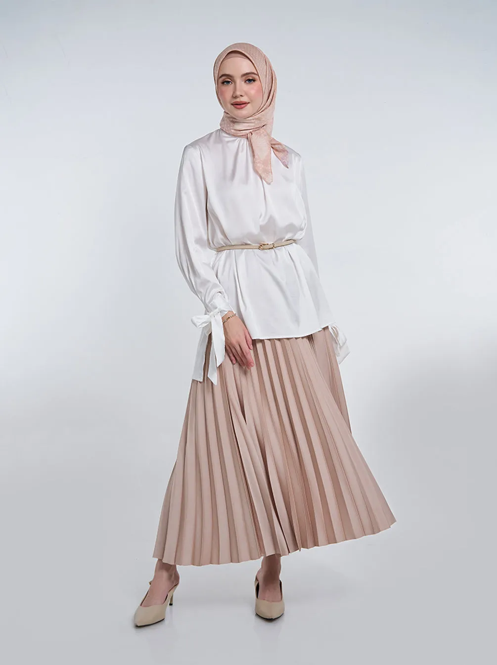 ARUNA GATHERED NECK TOP PLAIN BROKEN WHITE