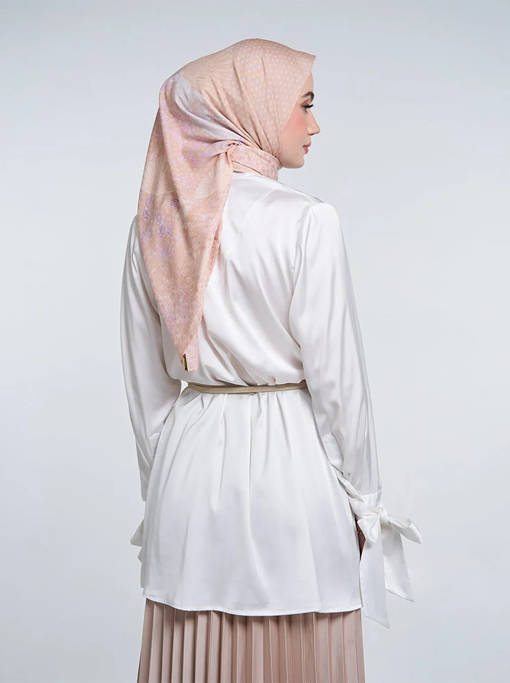 ARUNA GATHERED NECK TOP PLAIN BROKEN WHITE