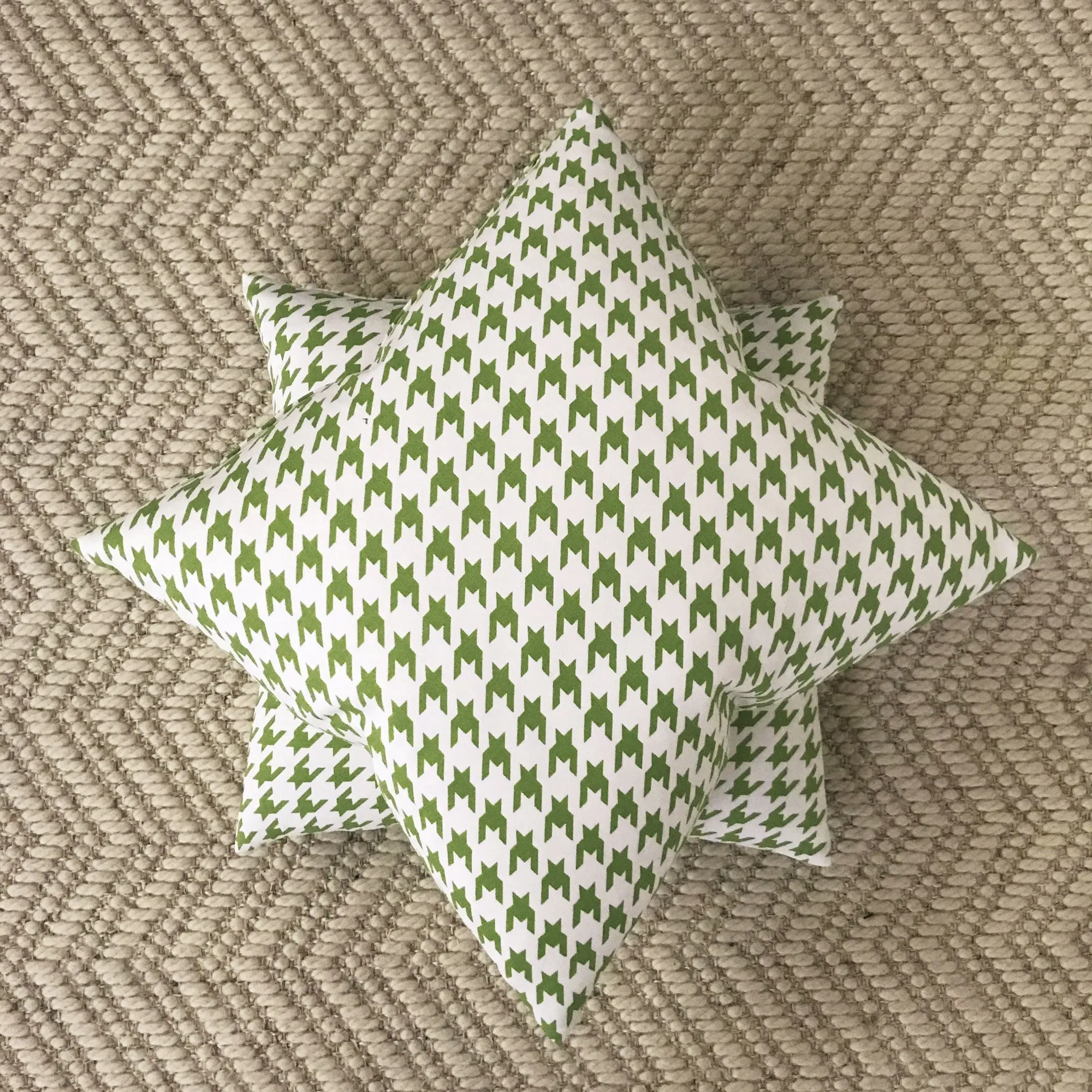 Green and White Houndstooth Throw Pillow Cover 17x17