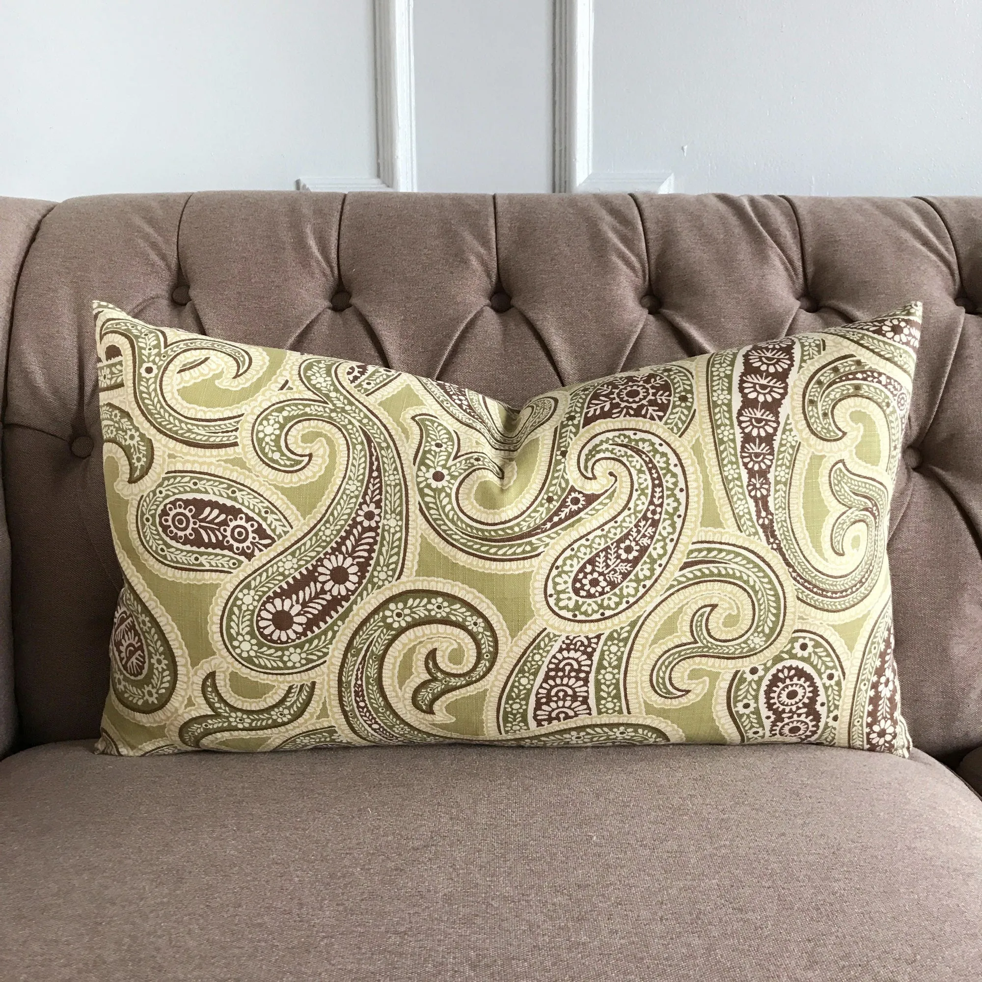 Green Citrus Modern Paisley Lumbar Pillow Cover 15x26