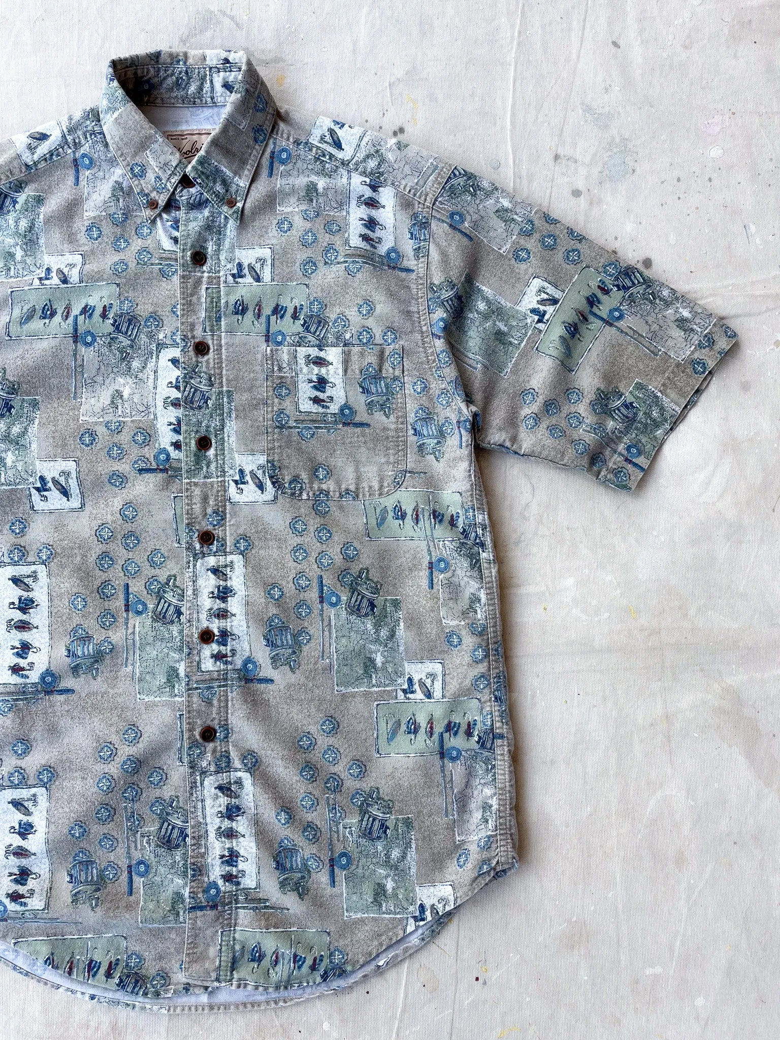 WOOLRICH BUTTON-DOWN ABSTRACT FISHING SHIRT—[M]